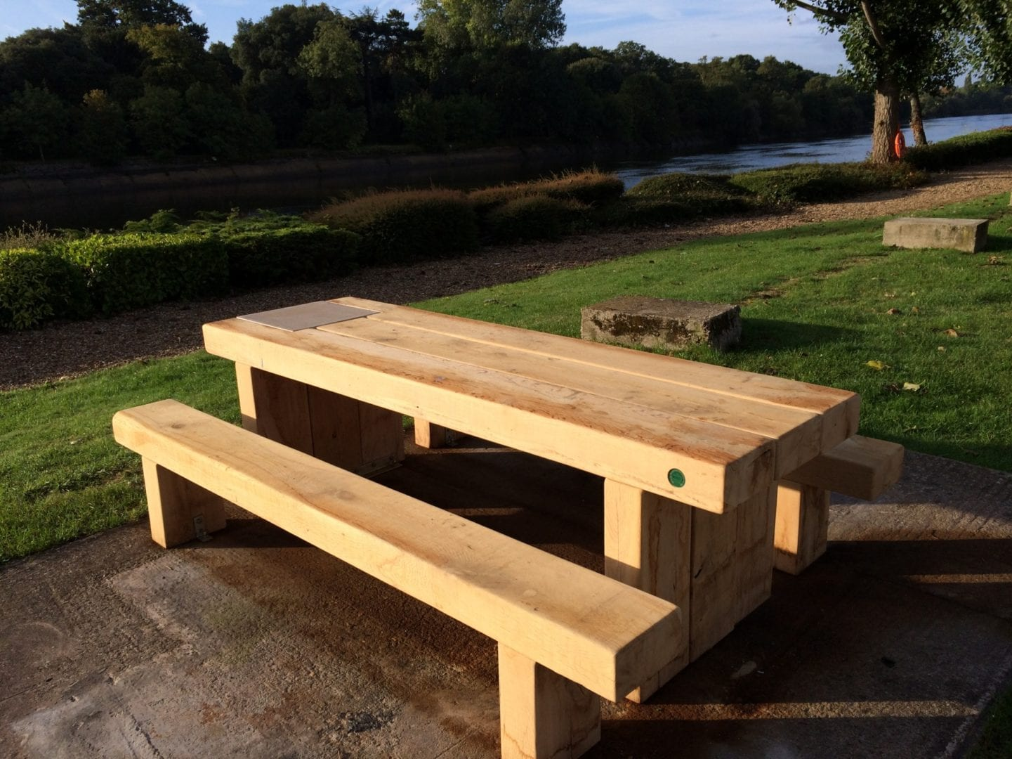 How to Pick the Perfect Garden Hardwood bench